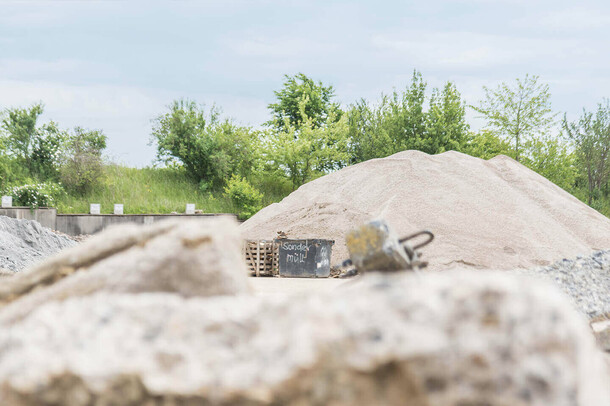 Schmitt-Bau-Bergtheim-Recycling-Center-Baumaterial